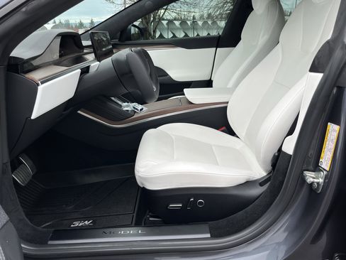 Used 2022 Tesla Model S Base image 10