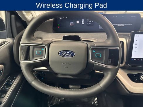 Used 2025 Ford Expedition Active AWD/4WD image 16
