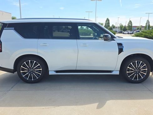 Used 2025 Nissan Armada Platinum Reserve AWD/4WD image 6