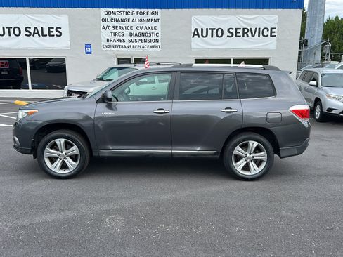 Used 2013 Toyota Highlander Limited FWD image 2
