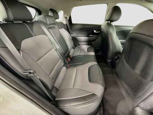 Used 2022 Kia Niro EX FWD image 26