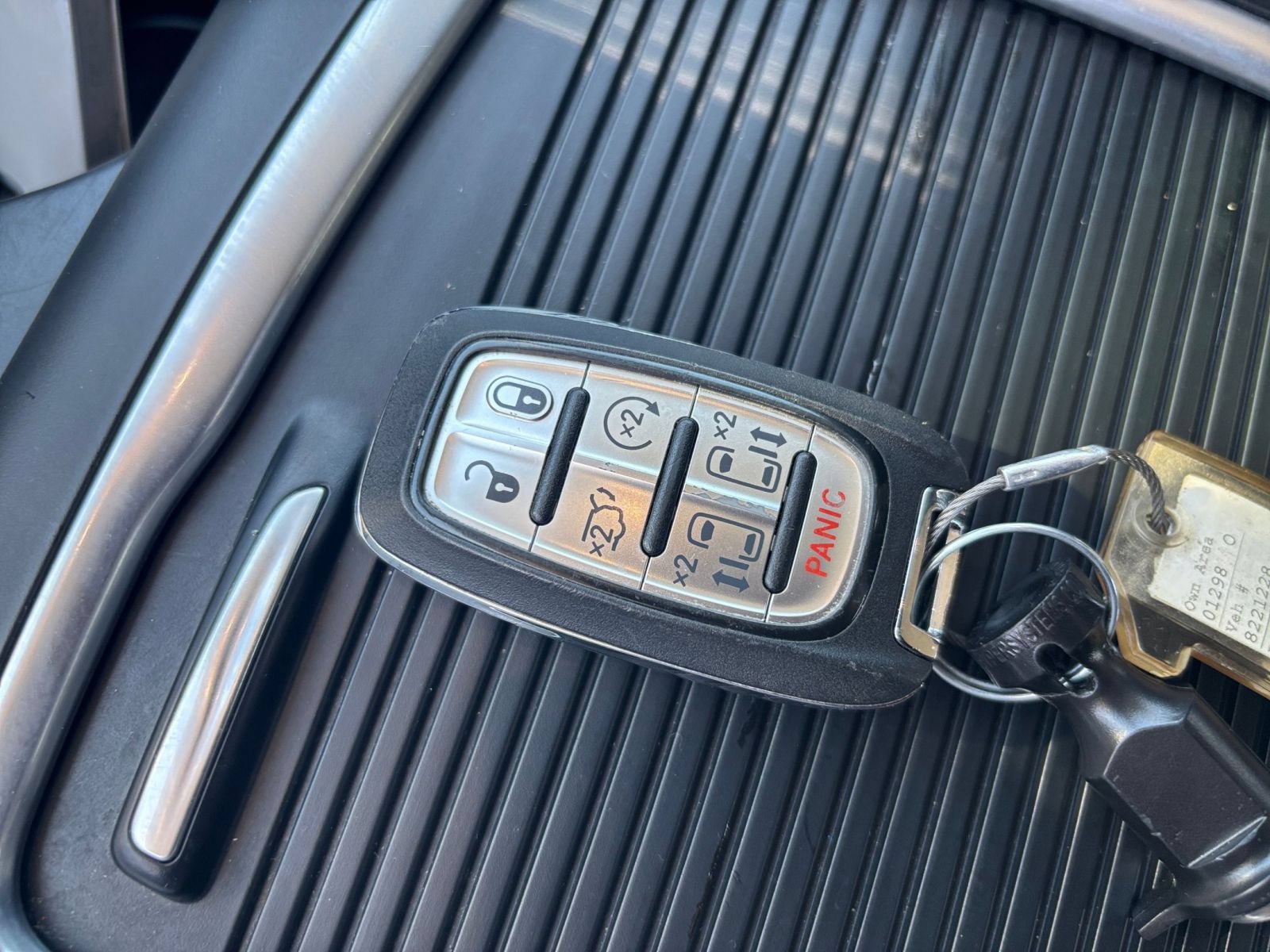 Used 2024 Chrysler Pacifica Touring-L FWD image 20