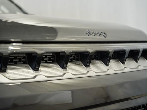 New 2026 Jeep Grand Wagoneer 4WD image 12