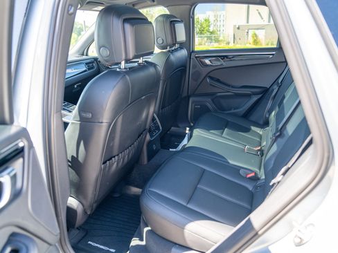 Certified 2026 Porsche Macan AWD/4WD image 22