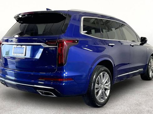 Used 2023 Cadillac XT6 Premium Luxury AWD/4WD image 2