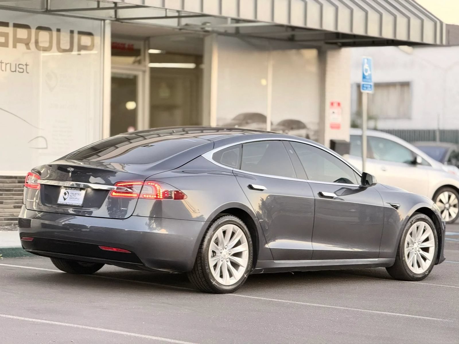 Used 2016 Tesla Model S 75 RWD image 8