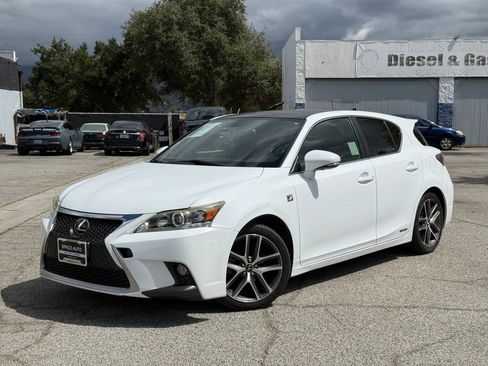 Used 2015 Lexus CT 200h w/ Navigation Package FWD image 3