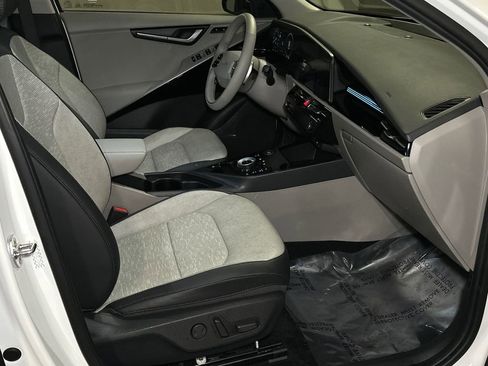 Certified 2023 Kia Niro Wave w/ Wave Preserve Package FWD image 12