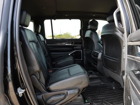 Used 2022 Jeep Wagoneer Series III w/ Premium Group I image 25