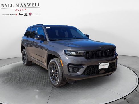 New 2025 Jeep Grand Cherokee Altitude image 2