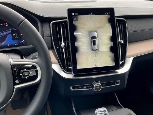 New 2026 Volvo XC90 B5 Plus w/ Protection Package Premier image 18