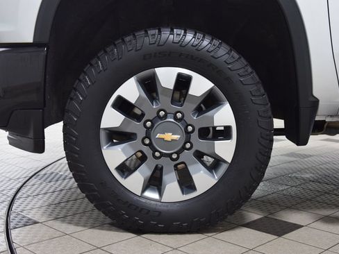 Used 2022 Chevrolet Silverado 2500 Custom w/ Custom Value Package AWD/4WD image 29