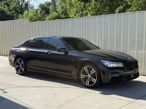 Used 2019 BMW 740i w/ Executive Package RWD image 9