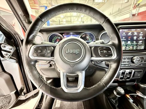 Used 2022 Jeep Wrangler Unlimited Sahara w/ Cold Weather Group AWD/4WD image 24