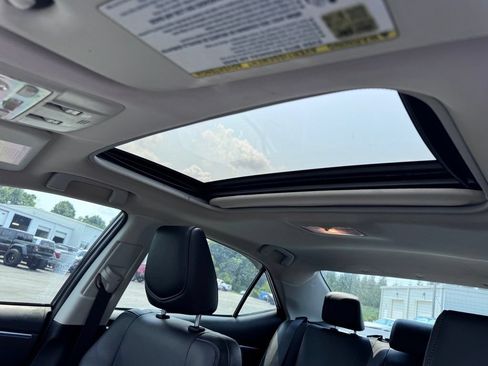 Used 2016 Toyota Corolla S Premium FWD image 14