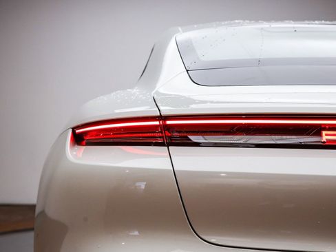 Used 2025 Porsche Taycan image 8