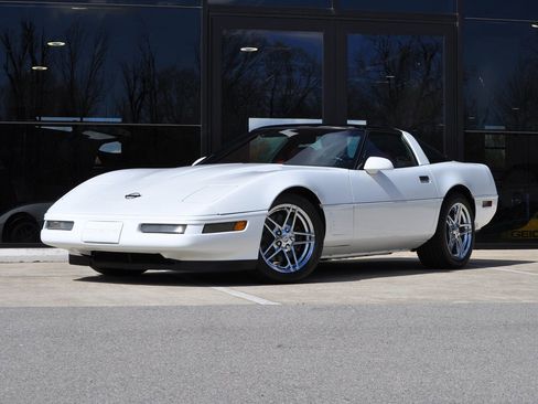 Used 1996 Chevrolet Corvette Coupe RWD image 1