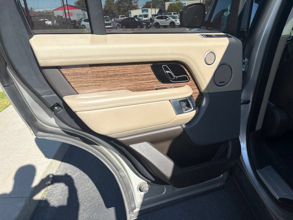 Used 2019 Land Rover Range Rover Supercharged AWD/4WD image 12