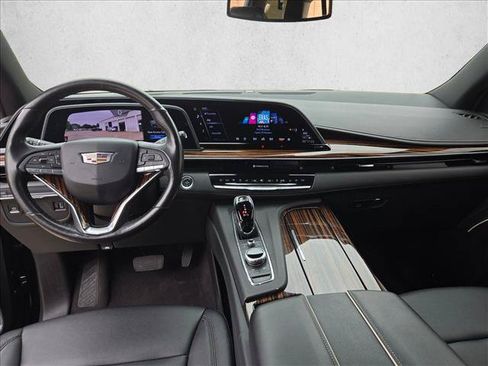 Used 2024 Cadillac Escalade ESV Luxury RWD image 18