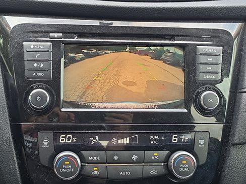 Used 2018 Nissan Rogue SV AWD/4WD image 18