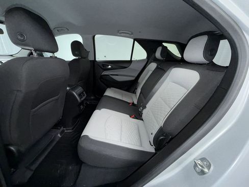 Used 2019 Chevrolet Equinox LS w/ LS Convenience Package AWD/4WD image 4
