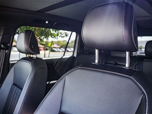 New 2024 Volkswagen Tiguan SE R-Line image 12