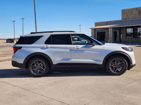 New 2026 Ford Explorer ST-Line w/ ST-Line Street Pack image 7