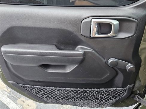 Used 2023 Jeep Gladiator Sport image 17