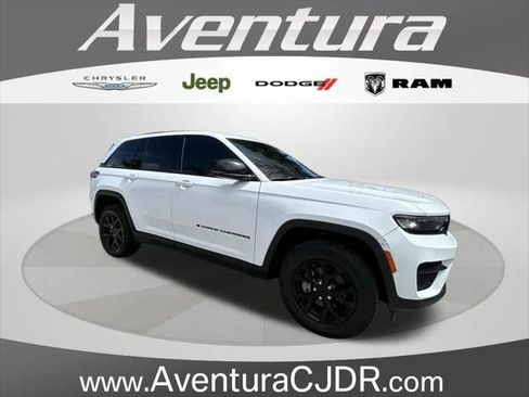 Certified 2024 Jeep Grand Cherokee Altitude AWD/4WD image 1