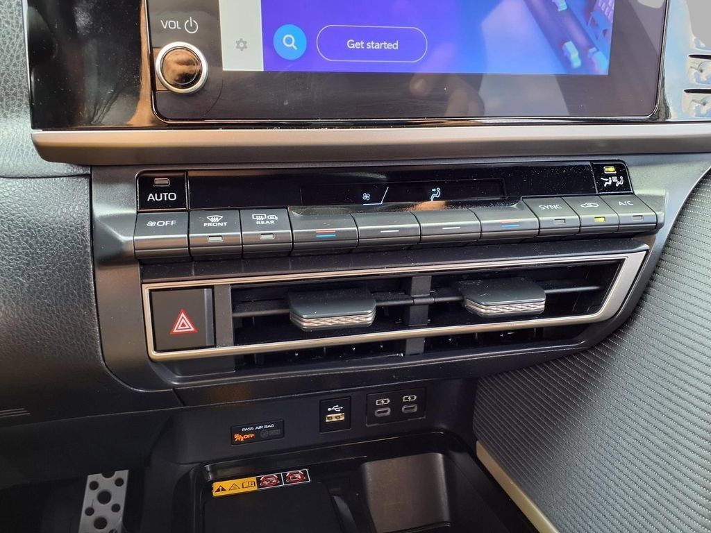 Used 2025 Toyota Camry SE FWD image 10