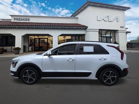 Used 2025 Kia Niro EX FWD image 5