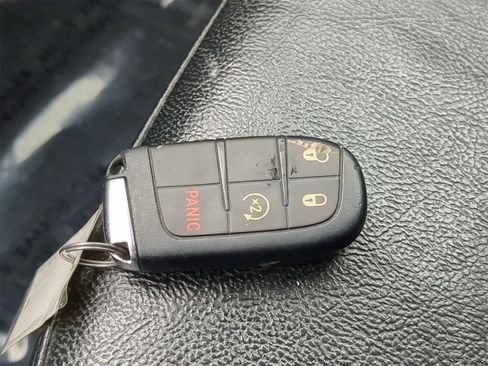 Certified 2021 Jeep Compass Limited image 40