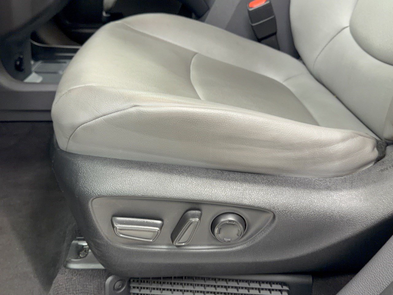 Used 2023 Toyota Sienna XLE w/ XLE Plus Package AWD/4WD image 16