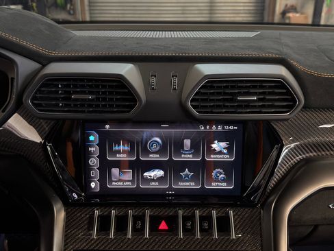 Used 2023 Lamborghini Urus Performante AWD/4WD image 19