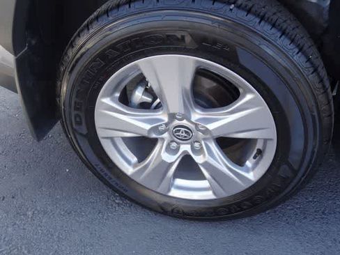 Used 2025 Toyota RAV4 XLE AWD/4WD image 22