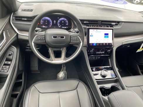 New 2025 Jeep Grand Cherokee Limited w/ Black Appearance Package image 10