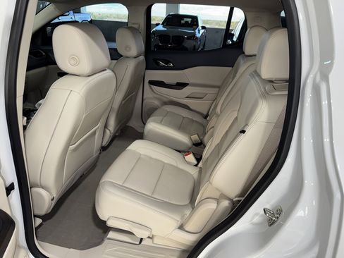 Used 2022 GMC Acadia Denali w/ Denali Ultimate Package image 16