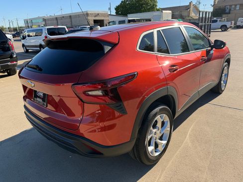 Used 2024 Chevrolet Trax LS w/ LS Convenience Package image 6