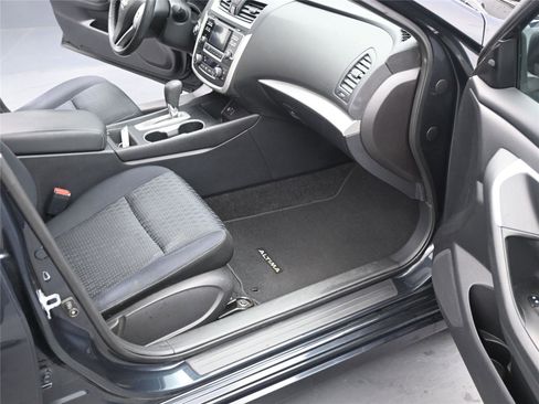 Used 2017 Nissan Altima 2.5 SV w/ Convenience Package image 9