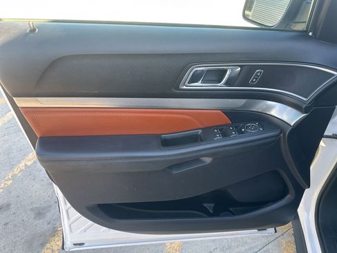 Used 2019 Ford Explorer XLT w/ Equipment Group 202A AWD/4WD image 10