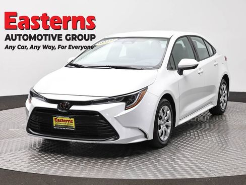Used 2025 Toyota Corolla LE FWD image 1