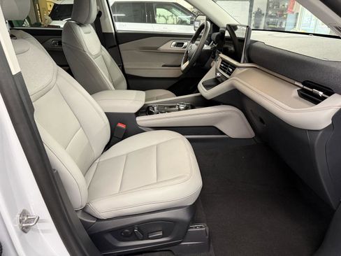 New 2026 Ford Explorer Active w/ Active Comfort Package image 25