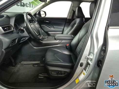 Used 2022 Toyota Highlander XLE AWD/4WD image 9