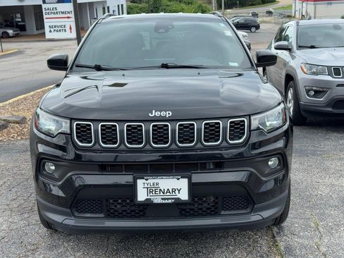 Used 2024 Jeep Compass Latitude AWD/4WD image 11