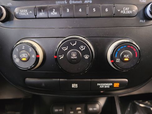 Used 2015 Kia Soul FWD image 16