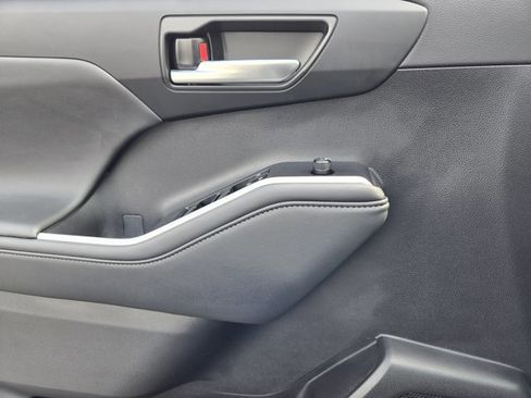 Used 2024 Toyota Highlander XLE image 20