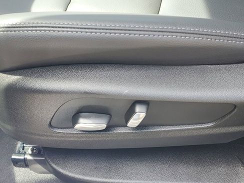 Used 2025 Cadillac XT6 Luxury AWD/4WD image 7