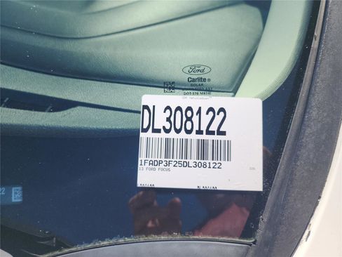 Used 2013 Ford Focus SE FWD image 18