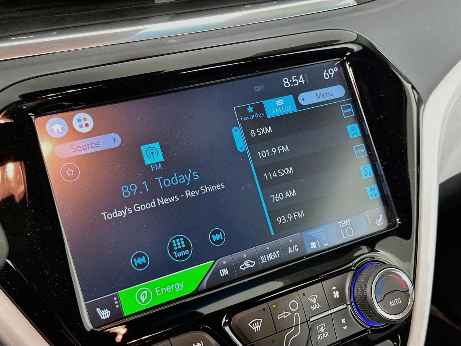 Used 2019 Chevrolet Bolt Premier w/ Infotainment Package FWD image 15