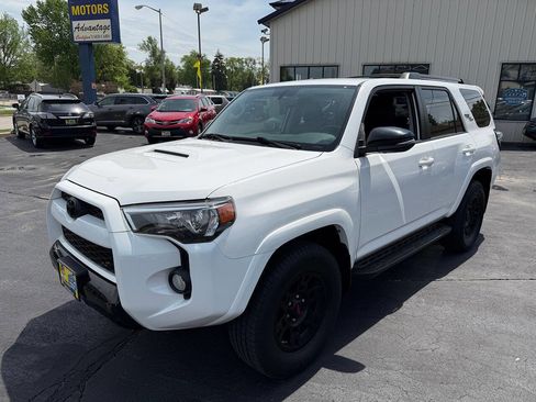 Used 2018 Toyota 4Runner TRD Off-Road Premium AWD/4WD image 91